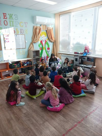 ДЕЦА ЧЕТАТ НА ДЕЦА - 25.11.2024г.  - ДГ Здравец - Граф Игнатиево